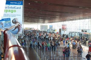 Paro en aeropuertos de Chile este martes afectará a 70.000 pasajeros