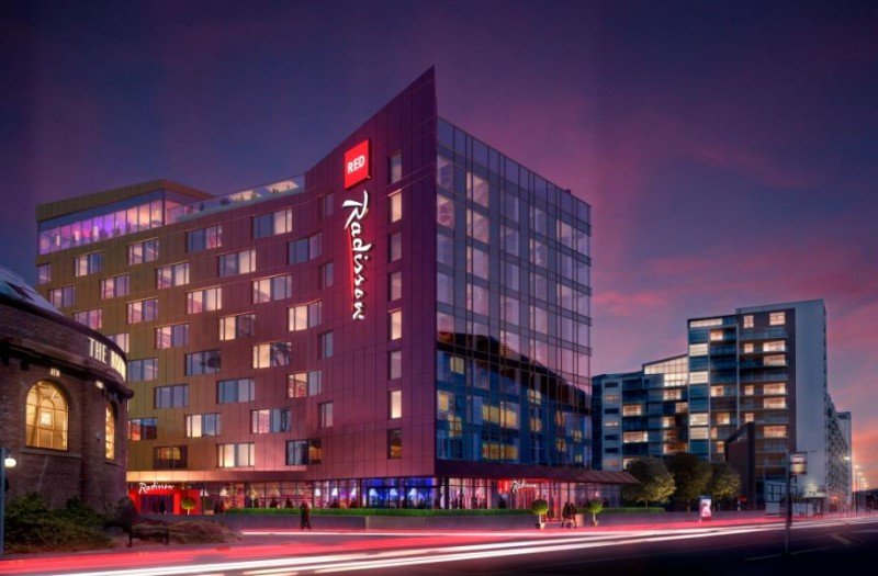 El grupo hotelero abrirá tres Radisson Red en Sudamérica y uno en Estados Unidos.