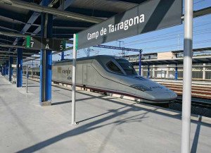 Más de 7.000 pasajeros afectados por la interrupción del servicio de AVE en Cataluña