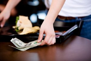 Las propinas en restaurantes comienzan a cuestionarse en EEUU