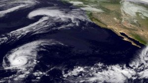 Peña Nieto: México enfrenta una amenaza de gran escala por el huracán Patricia