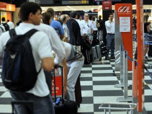 Aerolínea brasileña Gol reduce oferta local y sube tarifas en agosto