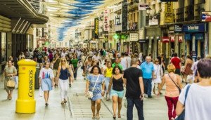 España apuesta por turismo de compras para romper estacionalidad