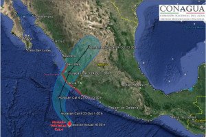 Evacúan miles de turistas en México por el huracán más fuerte jamás registrado