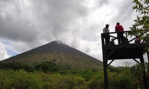 Inauguran centro de turismo extremo en el volcán más alto de Nicaragua