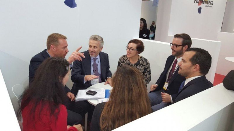 Reunión en la World Travel Market entre los representantes de Palma de Mallorca y aerolíneas británicas.