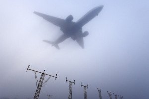 Caos en los aeropuertos británicos por la niebla