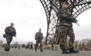 Al menos 128 muertos tras varios atentados simultáneos en París