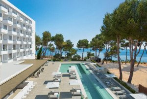 Iberostar entra en Ibiza y refuerza su presencia en la Costa del Sol