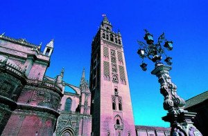 Sevilla abre el debate sobre la implantación de la tasa turística