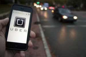 En Uruguay multarán y retirarán matrículas a quienes manejen para Uber