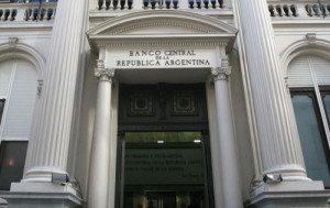 Argentina: Banco Central vuelve a achicar el cupo para girar dólares al exterior