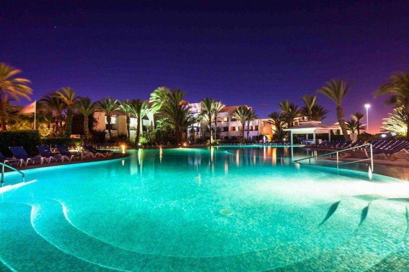 Les Dunes d’Or Hotel and Spa, en Agadir y con 435 habitaciones, reabrirá el 19 de marzo tras su remodelación.