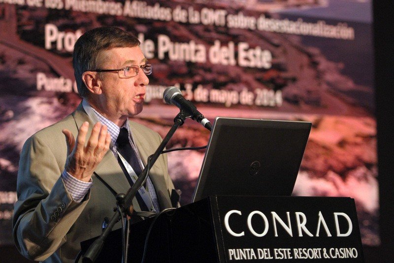 Richard Butler en evento de la OMT en Punta del Este.