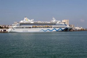 Cádiz supera por primera vez los 400.000 cruceristas en 2015