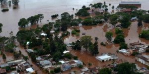 Santos acuerda agenda de trabajo con provincias inundadas en Argentina