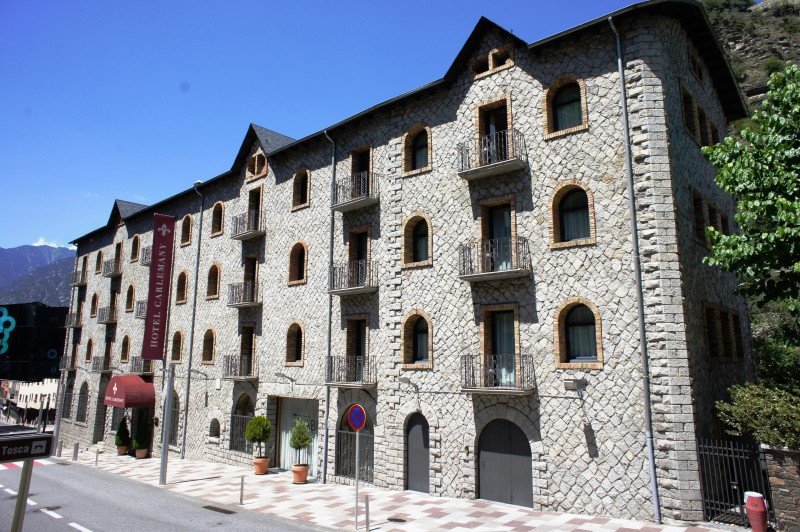 Serhs incorpora dos hoteles en Andorra 