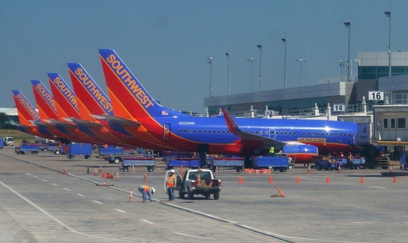 Southwest Airlines casi duplica sus ganancias en 2015 