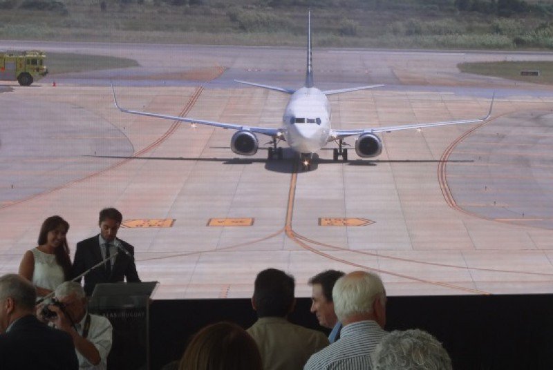 Uruguay se planta contra “posiciones monopólicas” en transporte aéreo