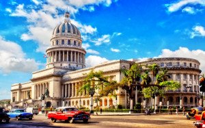 Cuba espera nuevos récords turísticos en 2016 con el aumento de conexiones