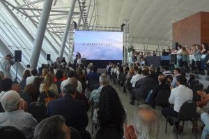 Uruguay se planta contra “posiciones monopólicas” en transporte aéreo