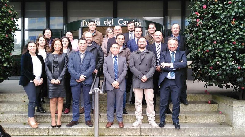 Foto de familia de los responsables de los hoteles de Oca junto con el equipo de la cadena con Ramón Braña al frente, en su reciente convención anual.