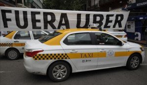 Montevideo exigió retirar publicidad de Uber del desfile de Carnaval