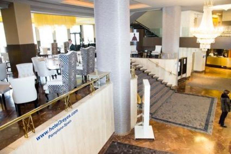 El hall-recepción y el looby bar han sido dos de los elementos del hotel reformados.