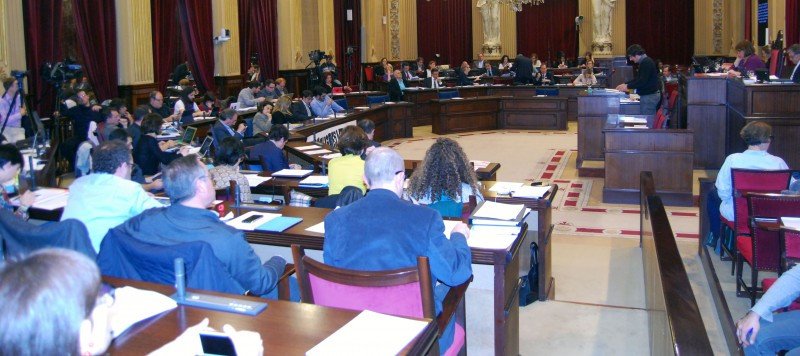 El Parlament balear aprueba la ecotasa, que se cobrará a partir de julio