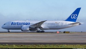 El primer Boeing 787 de Air Europa aterriza en España (vídeo)
