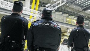 Refuerzan la vigilancia en aeropuertos españoles tras los ataques en Bruselas