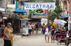 Ecuador dice que EE.UU. "no insta" a turistas a no viajar al país