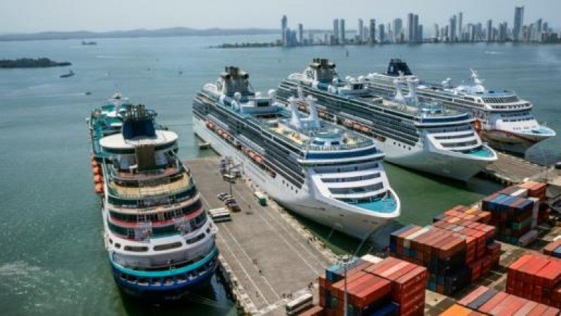 Cruceros en el puerto de Cartagena.