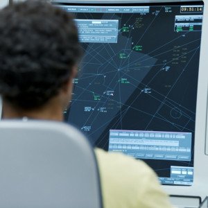 Enaire convocará 39 plazas de controladores aéreos