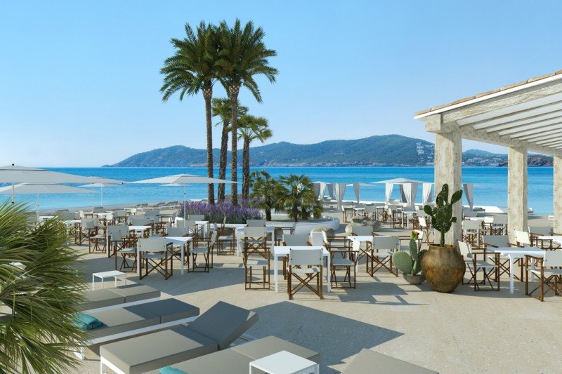 El Iberostar Santa Eulalia Ibiza está situado a primera línea de playa.