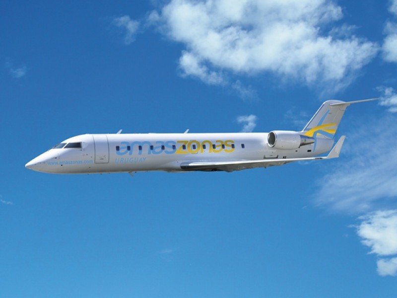 Avión Bombardier CRJ 200 con capacidad para 50 pasajeros.