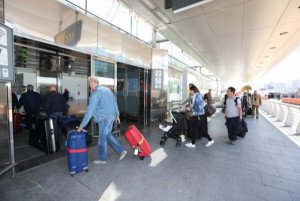 El Aeropuerto de Bruselas reabre su zona de salidas al 80% (vídeo) 
