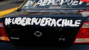 Miles de taxistas protestan contra Uber en varias ciudades de Chile