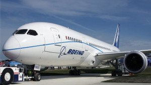 Irán firma un acuerdo con Boeing para comprar 100 aviones 