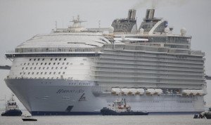 En Barcelona se manifiestan contra el crucero más grande del mundo