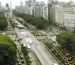 Centro de Buenos Aires paralizado por corte de taxistas contra Uber