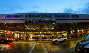 Tasas e impuestos duplican precios de pasajes aéreos en Ecuador
