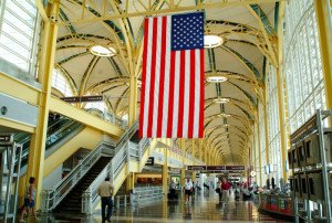 EEUU aumenta los registros en aeropuertos tras atentado de Turquía