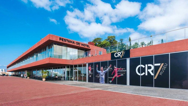 Al complejo se ha incorporado el museo de Cristiano Ronaldo, anexo al nuevo hotel que dispone de 49 habitaciones, gimnasio y sauna, entre otras instalaciones.