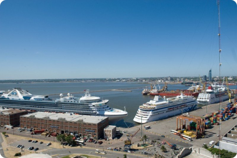 Cruceros en el puerto de Montevideo.
