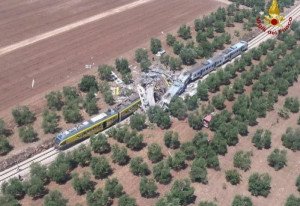 Choque frontal de trenes en Italia con al menos 27 fallecidos (vídeo)