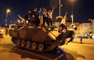 Turquía sofoca en una noche el golpe de Estado militar