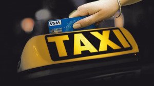Cada vez más taxis en Buenos Aires reciben tarjetas de crédito