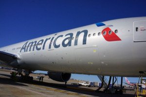 Bajan 37% las ganancias semestrales del grupo American Airlines