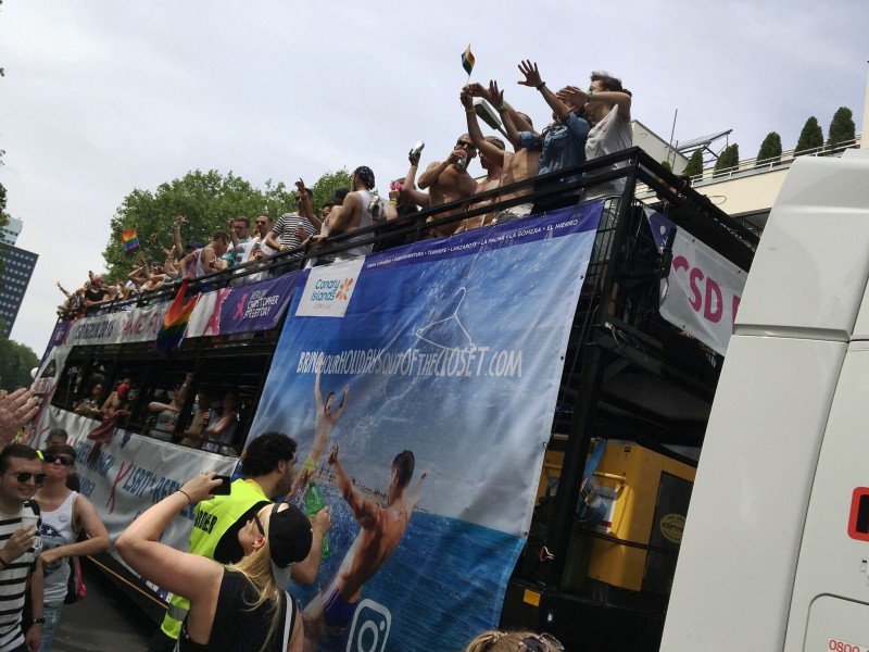 Autobús promocional del destino Canarias en el festival del orgullo gay celebrado en Berlín.